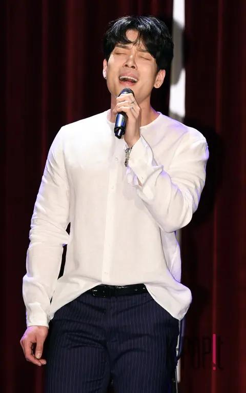 2AM, Lee Chang-min — Lee Chang-min Showcase