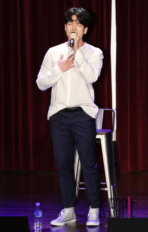 2AM, Lee Chang-min — Lee Chang-min Showcase