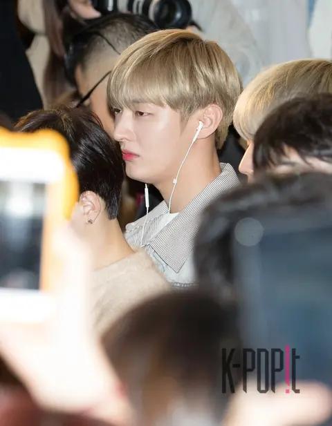 Wanna One, Yoon Ji-sung — Airport