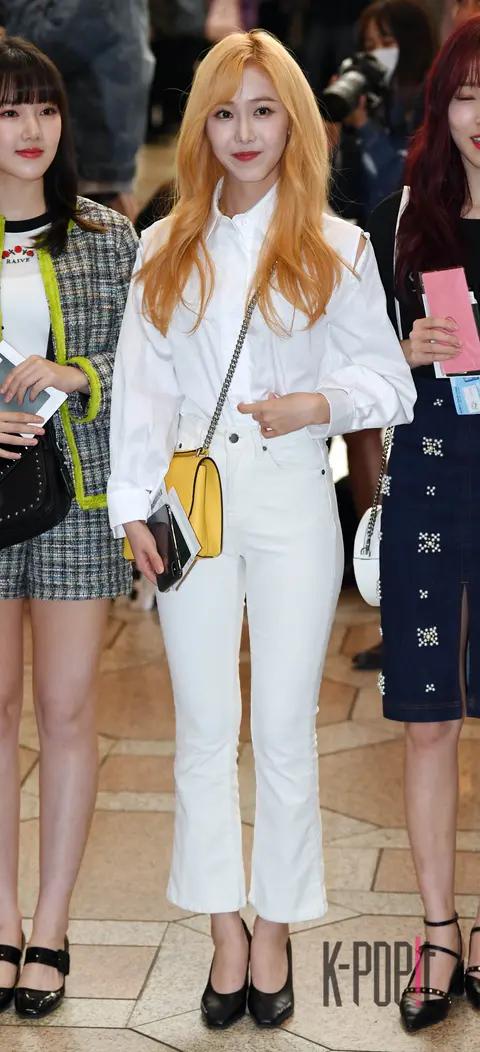 GFRIEND, Shinbi — Airport
