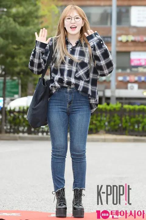 Red Velvet, Wendy — Music Bank Arrival