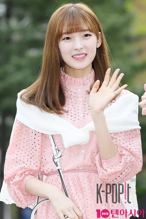 Banhana (OH MY GIRL), Arin — Music Bank Arrival