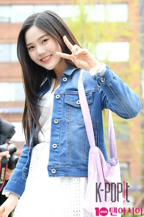Banhana (OH MY GIRL), HyoJung — Music Bank Arrival