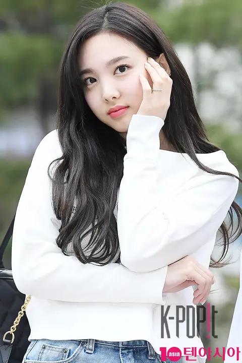 TWICE, Nayeon (TWICE) — Music Bank Arrival