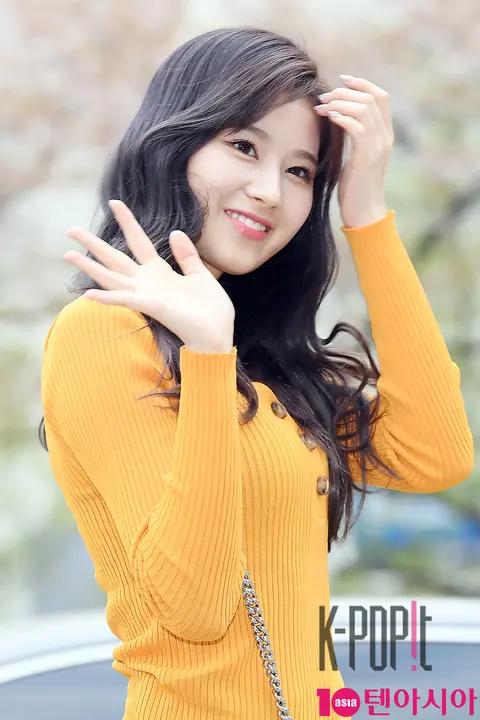 TWICE, Sana — Music Bank Arrival