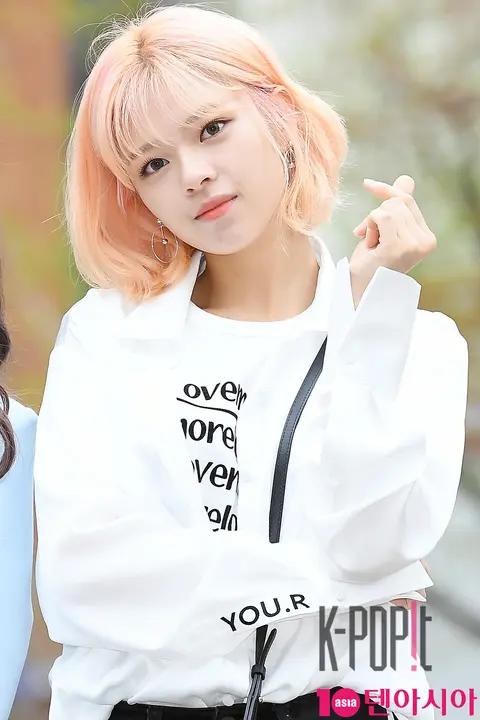 TWICE, Jeongyeon — Music Bank Arrival
