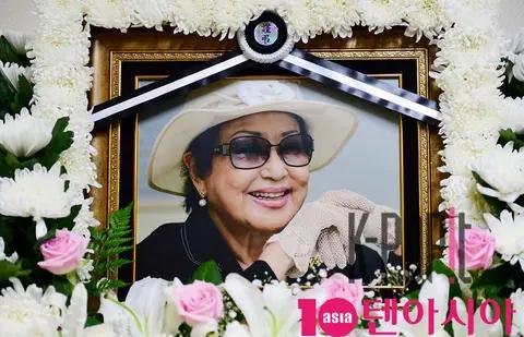 Choi Eun-hee — Funeral