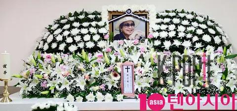Choi Eun-hee — Funeral