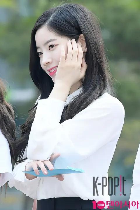TWICE, Dahyun (TWICE) — Music Bank Arrival