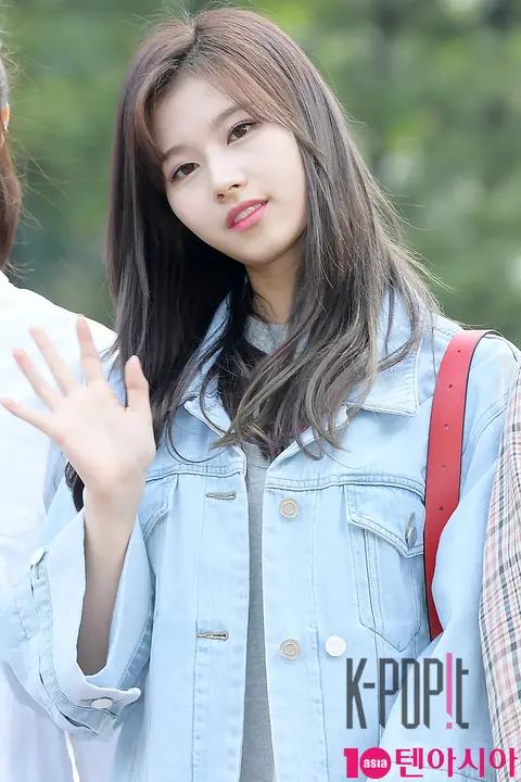 TWICE, Sana — Music Bank Arrival