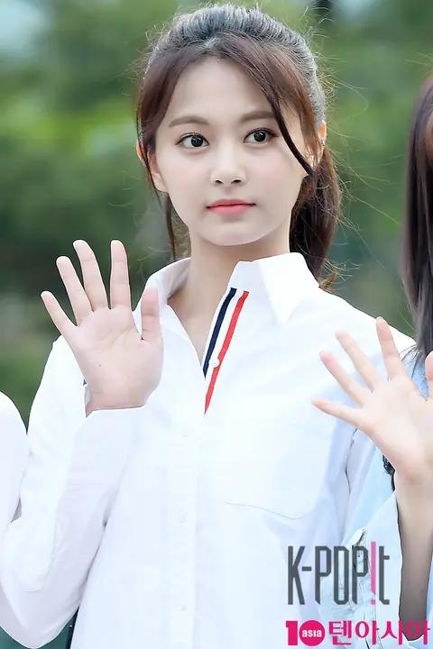TWICE, Tzuyu (TWICE) — Music Bank Arrival