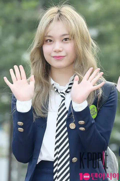 HI-TEEN, Eun-jin — Music Bank Arrival