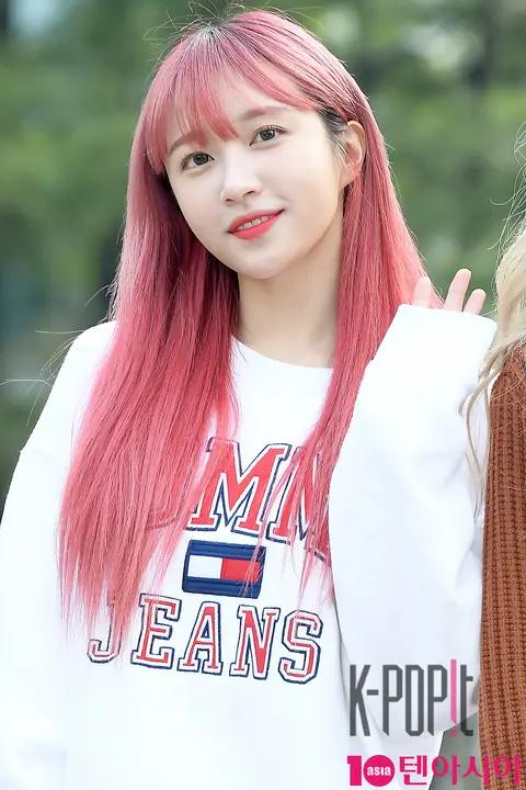 EXID, Hanni — Music Bank Arrival