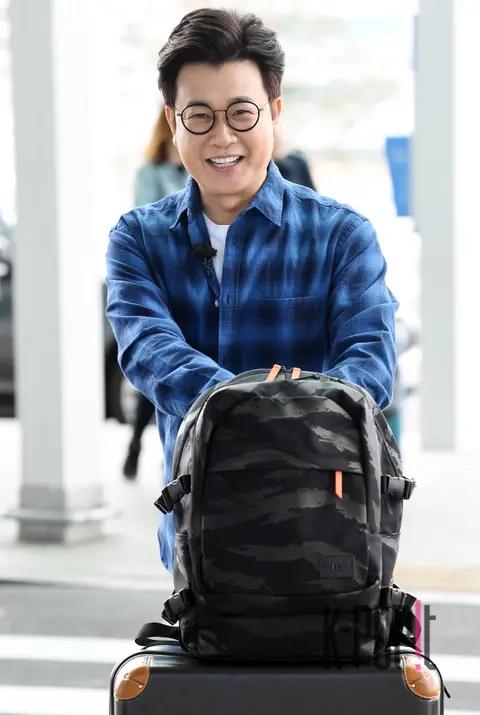 Kim Sung-joo — Airport