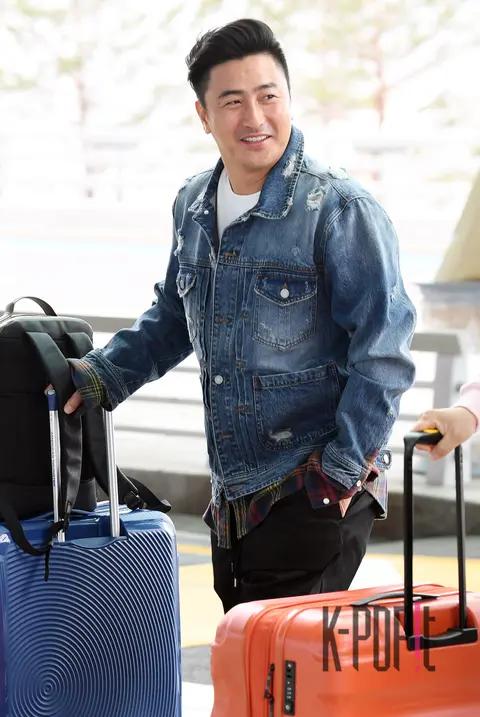 Ahn Jung-hwan — Airport