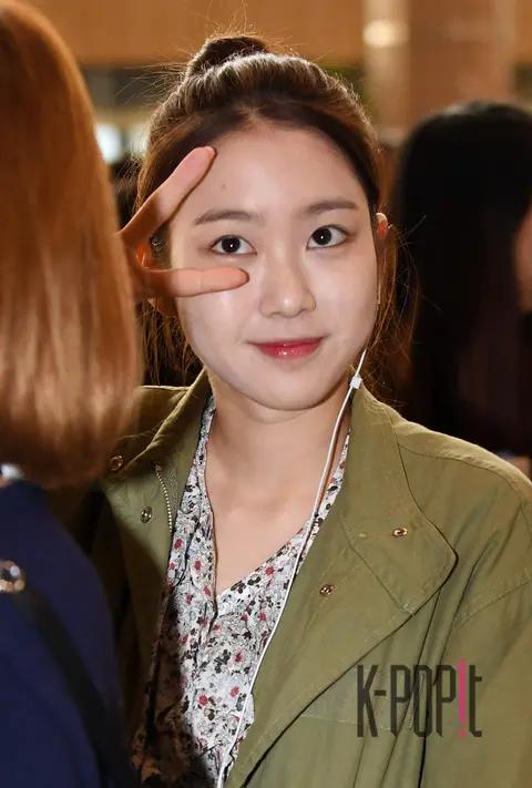 OH MY GIRL, Ji-ho — Airport
