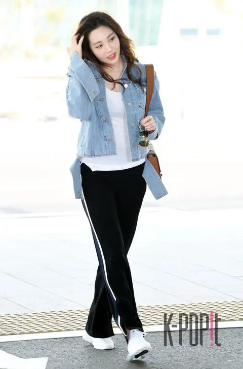 Girl's Day, Yura — Airport