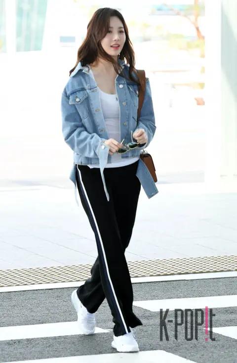 Girl's Day, Yura — Airport