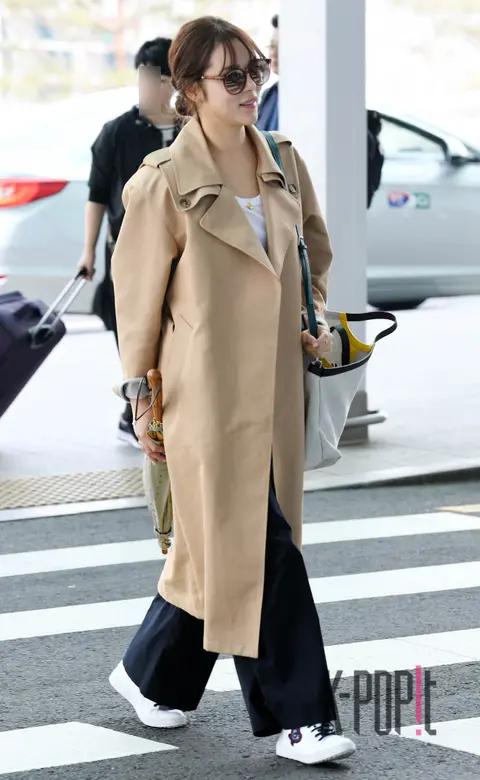 Park Shi-yeon — Airport