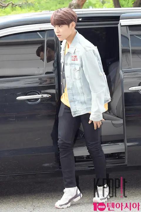 Wanna One, Park Woo-jin — Battle Trip Arrival