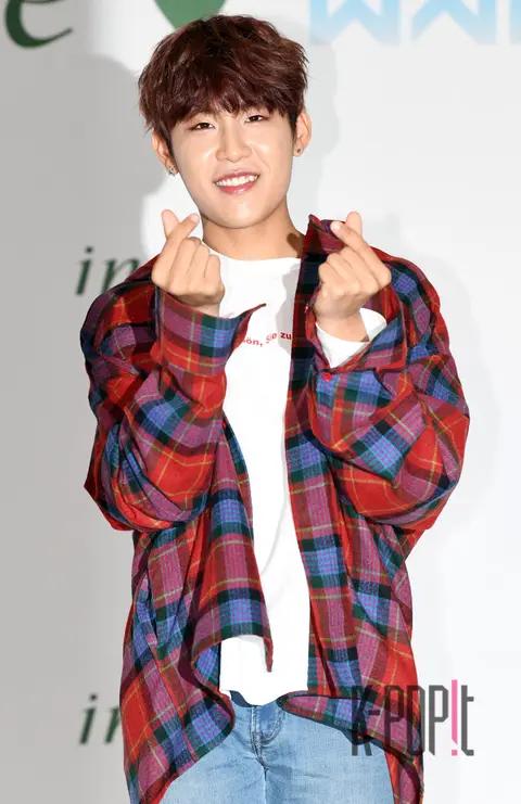 Wanna One, Park Woo-jin — Launch