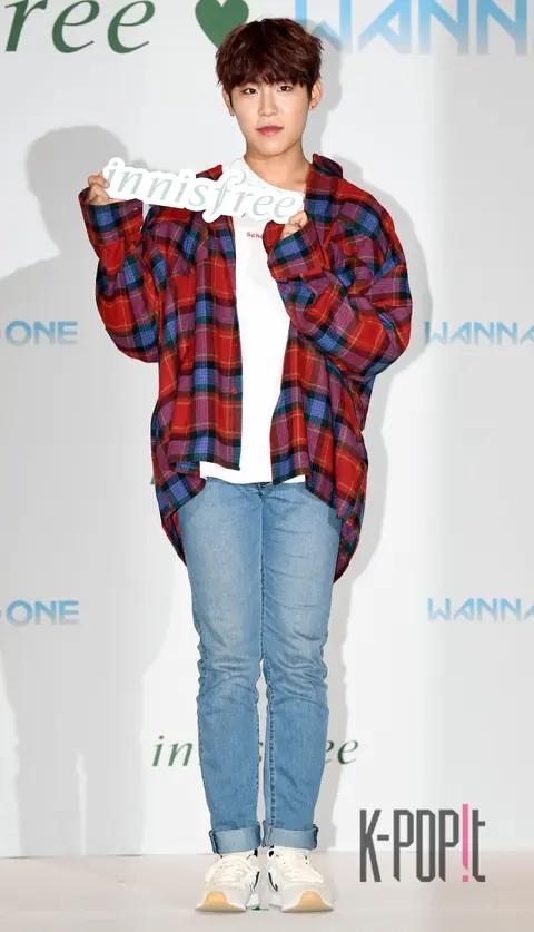 Wanna One, Park Woo-jin — Launch