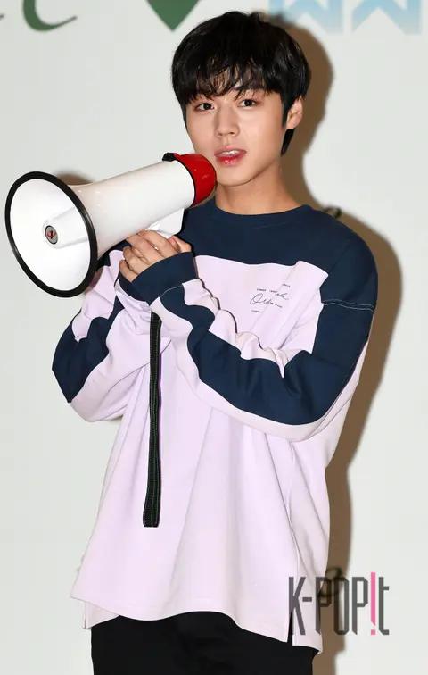 Wanna One, Park Ji-hoon — Launch