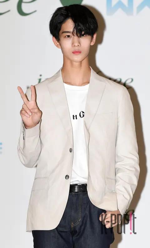Wanna One, Bae Jin-young — Launch