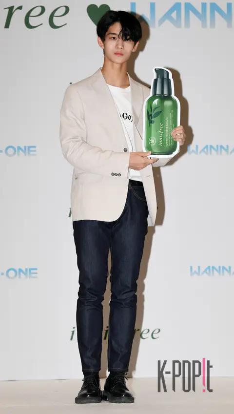 Wanna One, Bae Jin-young — Launch