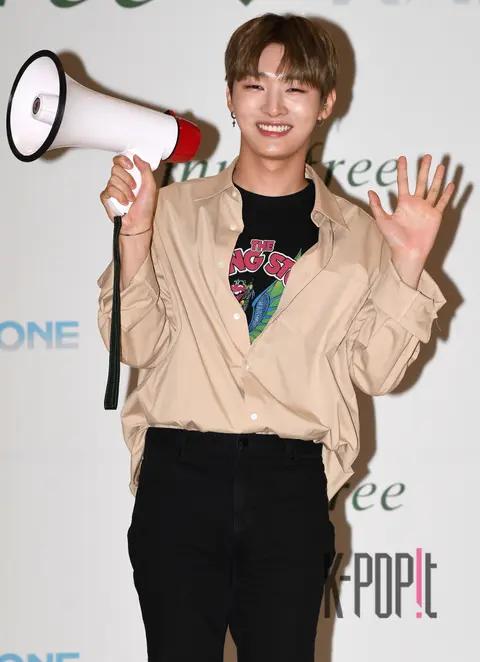 Wanna One, Yoon Ji-sung — Launch