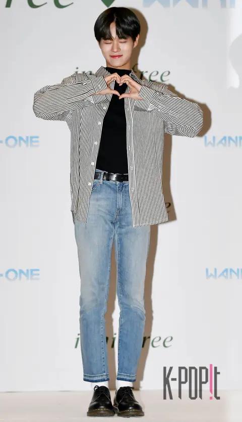 Wanna One, Lee Dae-hwi — Launch