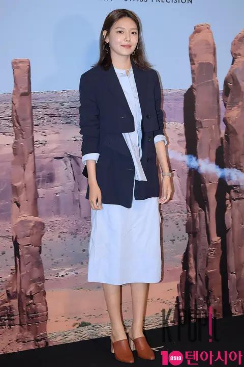 Girls' Generation, Soo-young — Launch