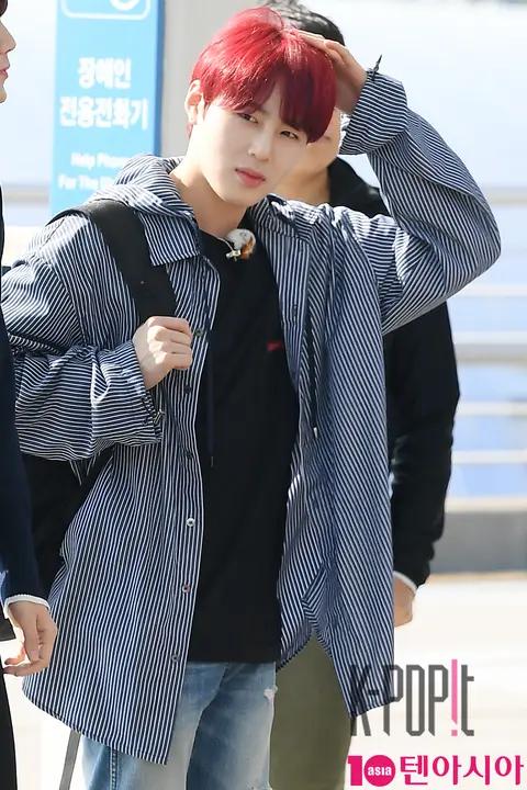 Wanna One, Ha Sung-woon — Airport