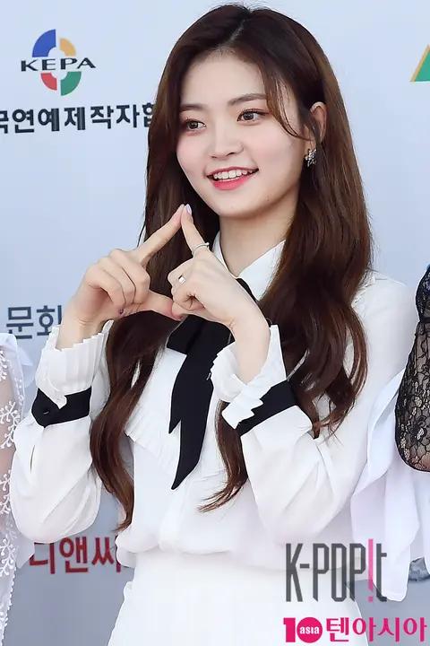 DIA, Somi — Dream Concert Red Carpet