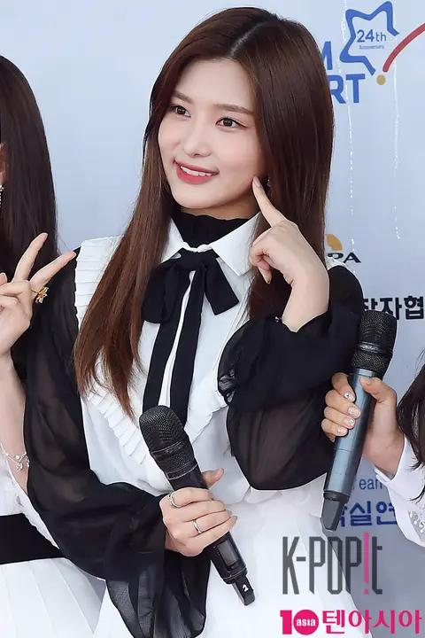 DIA, JENNIE — Dream Concert Red Carpet