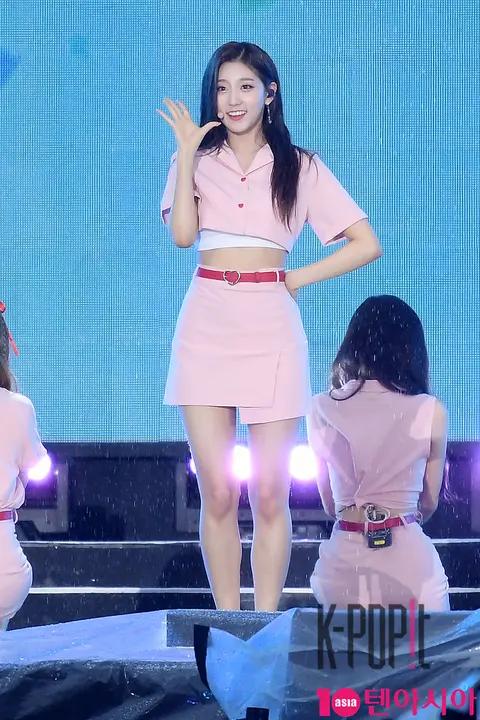 Lovelyz, Jung Ye-in — Dream Concert Red Carpet