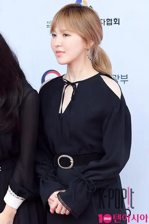 Red Velvet, Wendy — Dream Concert Red Carpet