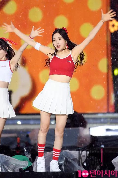 Lip Bubble, Seo Rin — Dream Concert Red Carpet