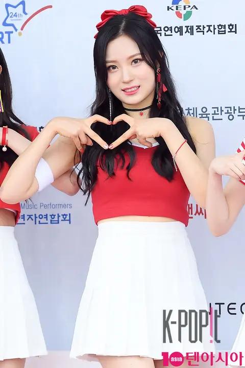 Lip Bubble, Seo Rin — Dream Concert Red Carpet