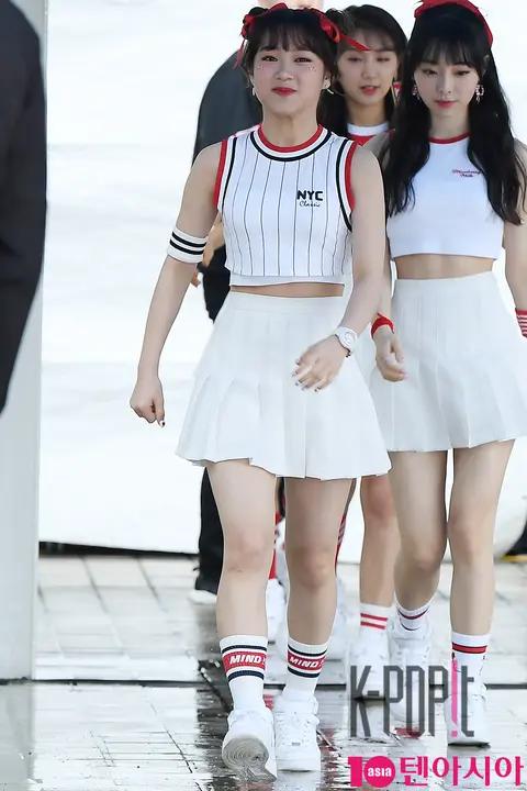 Lip Bubble, Han Bi — Dream Concert Red Carpet