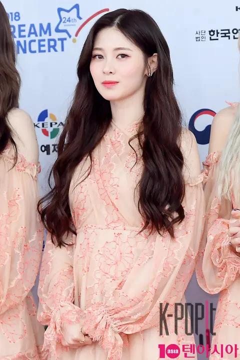 UNITY, Ye-bin — Dream Concert Red Carpet