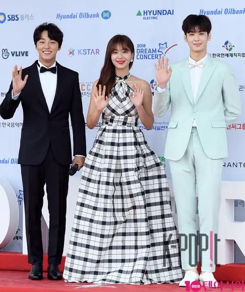 Yoon Si-yun, Seol In-ah, Cha Eun-woo — Dream Concert Red Carpet