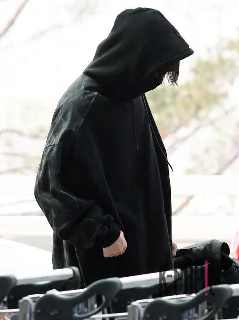 BTS, Jungkook — Airport