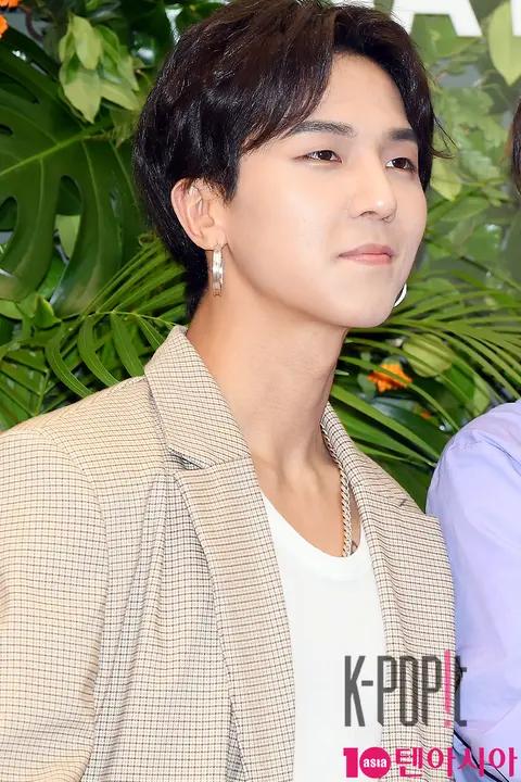 WINNER, Song Min-ho — Launch
