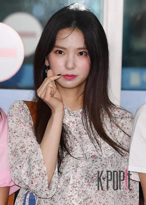 CLC, Choi Yu-jin — Airport