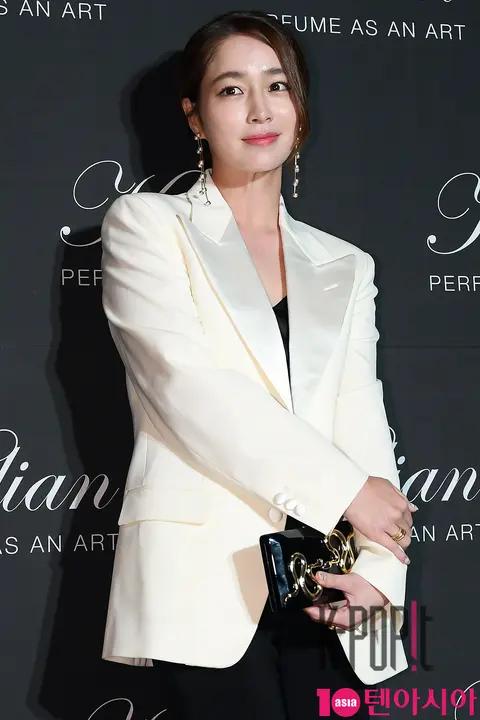 Lee Min-jung — Launch