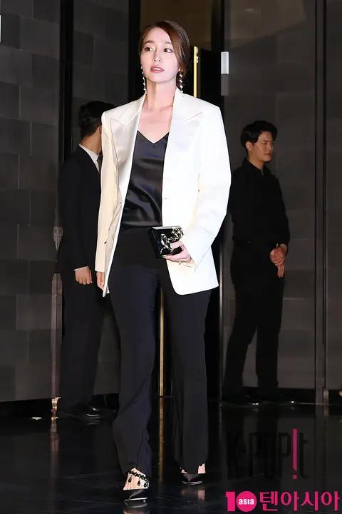 Lee Min-jung — Launch
