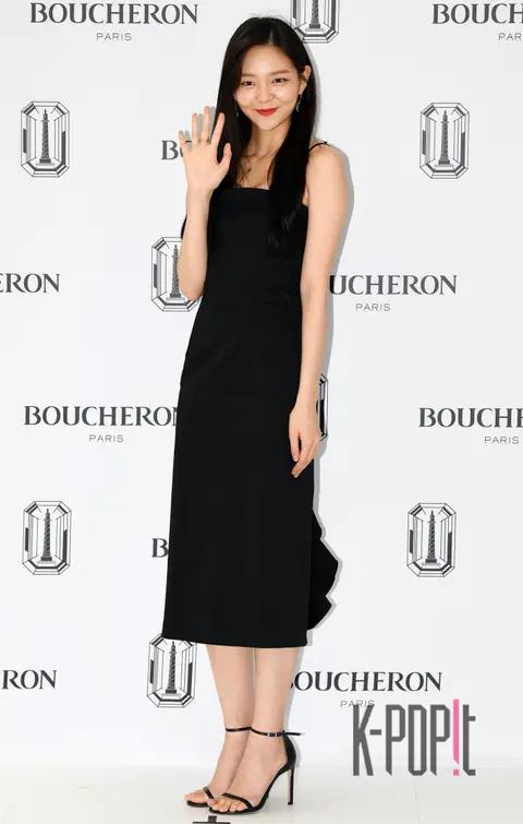 Lee Som — Launch