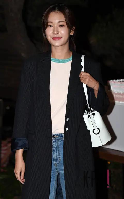 Jung Yu-jin — My Sister Buys Me Delicious Food Wrap Party