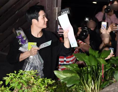 Jung Hae-in — My Sister Buys Me Delicious Food Wrap Party